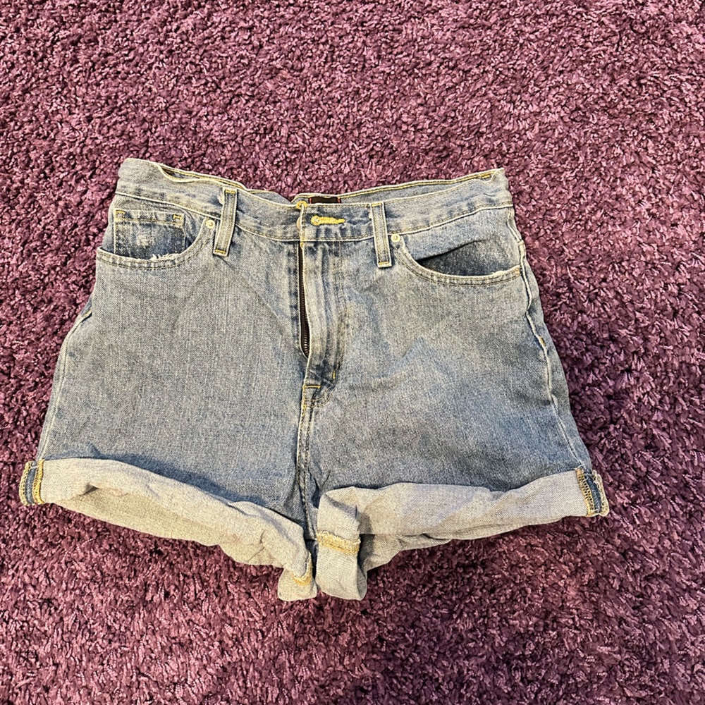 BDG high-waisted blue denim shorts #festivalvibes